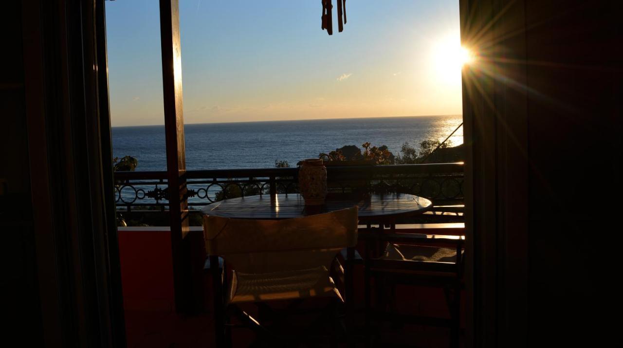 Papadatos Apts With Amazing View - 5Mins From The Beach Kontogialos Exterior photo