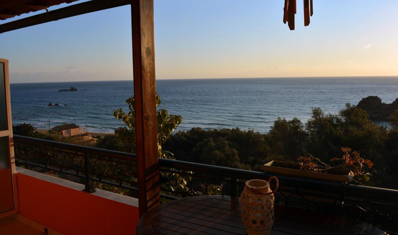 Papadatos Apts With Amazing View - 5Mins From The Beach Kontogialos Exterior photo